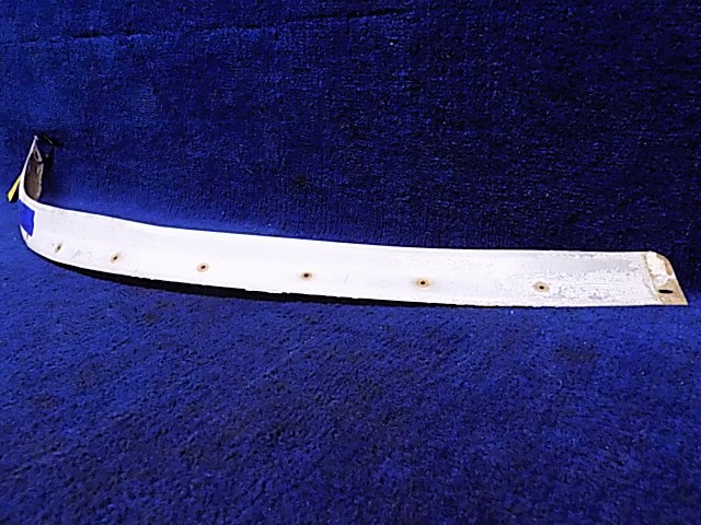 69220-005 Piper - Collar - Windshield Outside Right